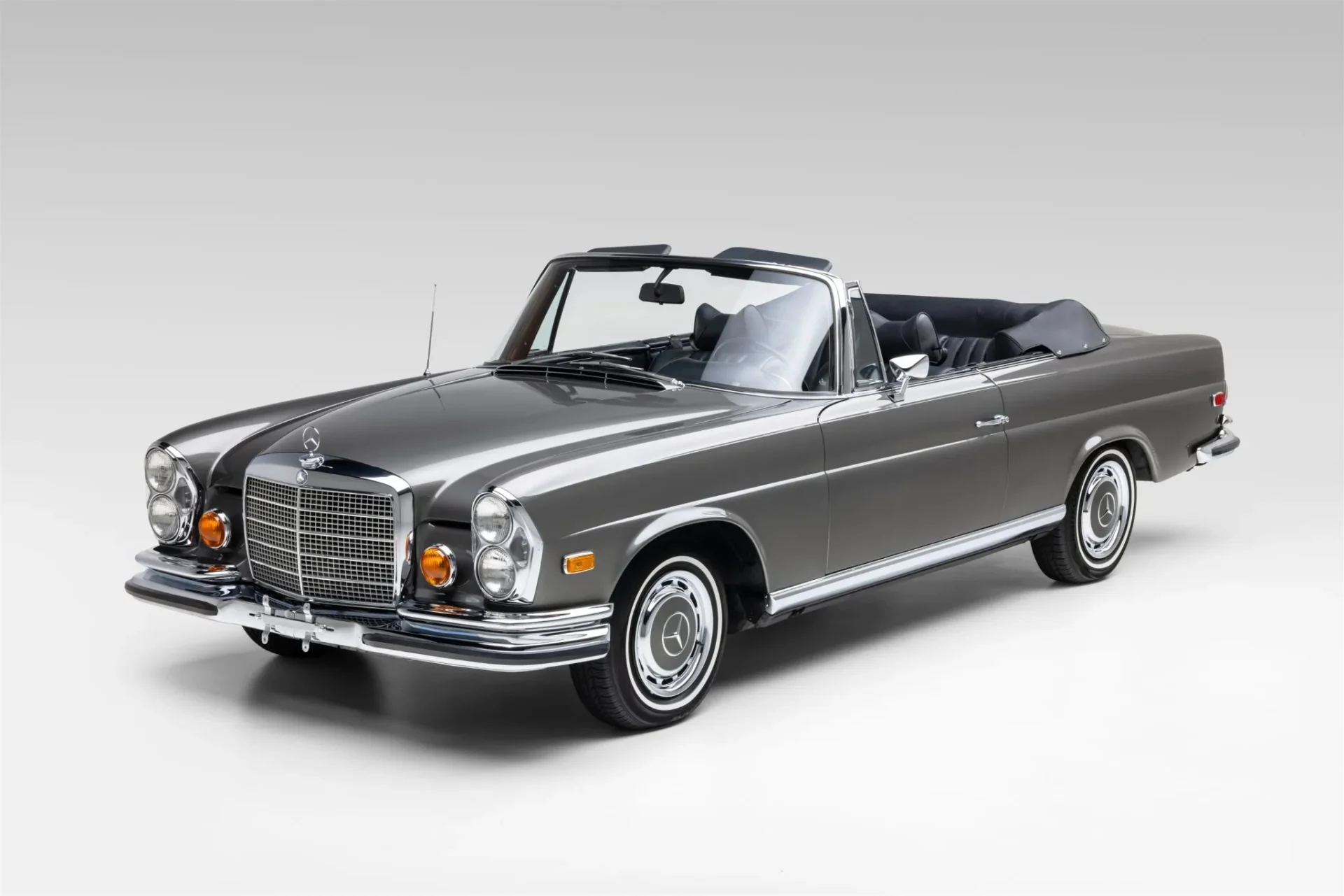 Coachwerks Restoration Victoria, BC 1971 Mercedes-Benz 280SE 3.5 Cabriolet
